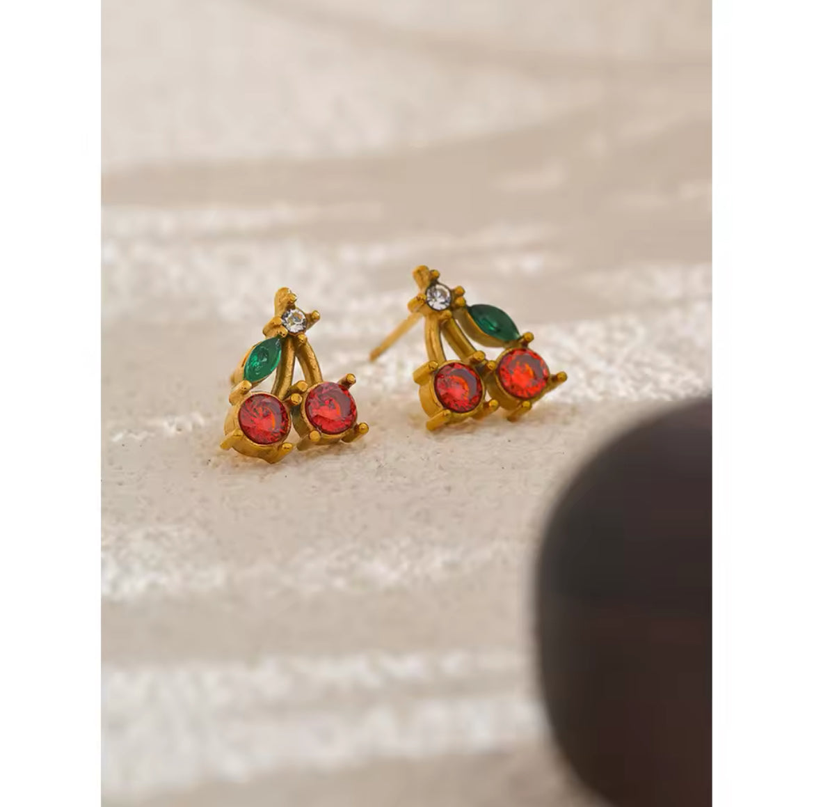 Gold cerezas Earrings